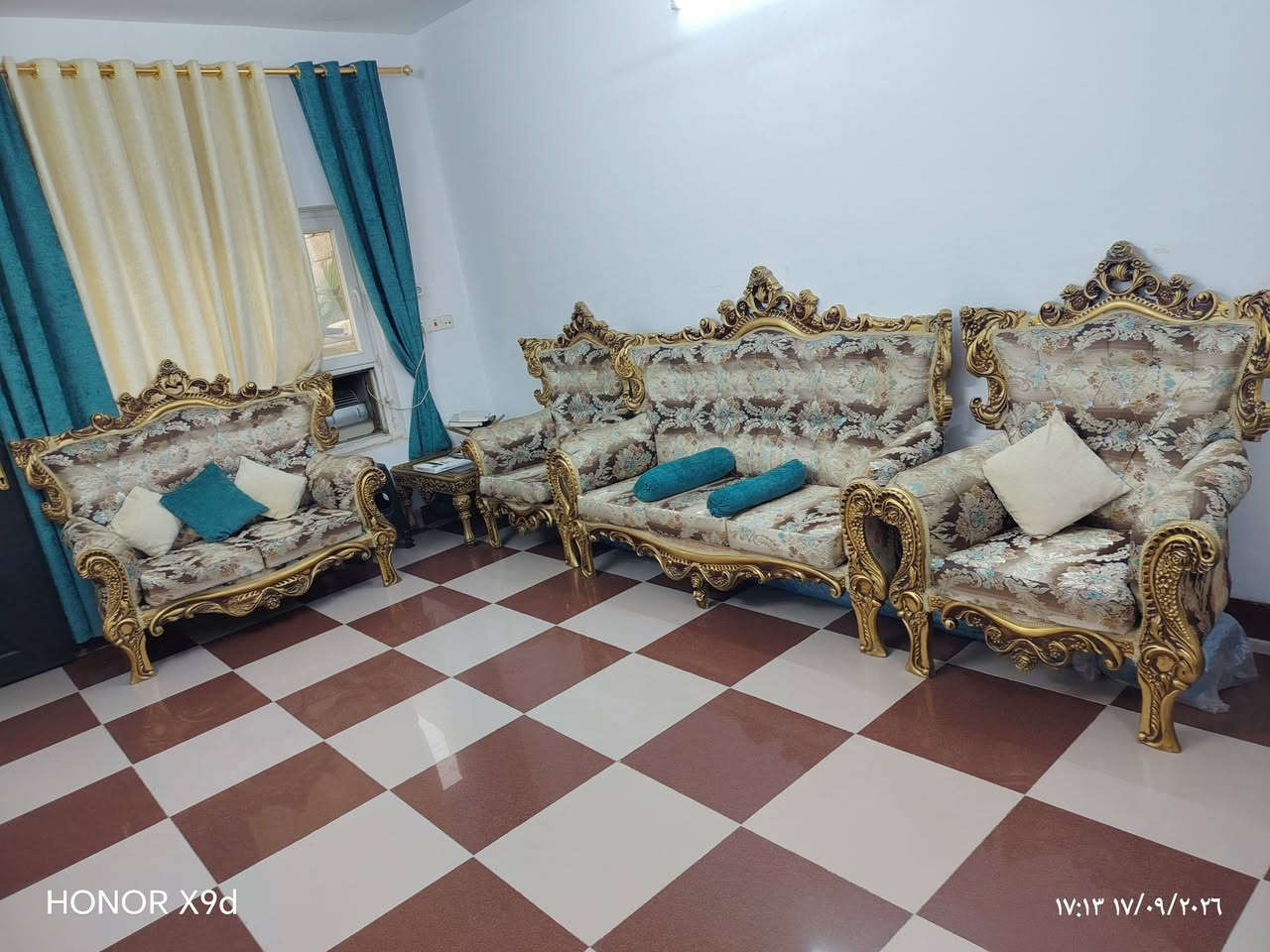 تخم رئاسي نضيف للبيع السعر 325 وبي مجال 
رقم ***********

نص مكتوب في الصور:
- HONOR X9d 17:13 17/09/2026
- HONOR X9d 17:12 17/09/2026