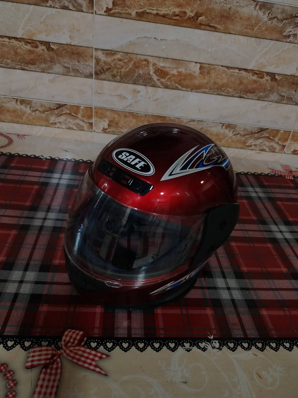 السلام عليكم خوذه للبيع غير مستخدمه سعر25وبيها مجال للطيبين رقم***********

