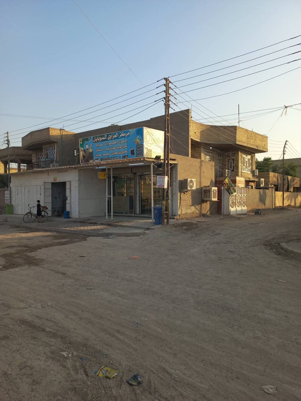 السلام عليكم
بيت مع ٥ محلات ركن تجاريه مساحة ٣١٠ متر للبيع 

شارع الربيع السايدين قرب عصفورية 

للاستفسار  ***********

***********

