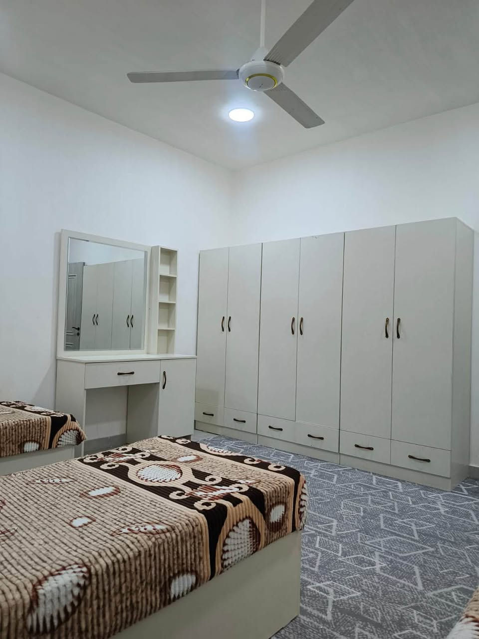 🏠✨ شقق للإيجار – سكن طالبات جامعيات فقط ✨🏠
📍 كربلاء – موقع مميز وقريب من الجامعات والمواصلات

نوفر شقق سكنية مريحة وآمنة ومجهزة بكل ما تحتاجه الطالبة 🌸

✨ متوفر كافة الخدمات:
🌐 إنترنت
🔥 غاز
💧 ماء
⚡ كهرباء
🔋 مولدة
❄️ سبالت وتبريد
🛏️ شقق مجهزة ومريحة
🍳 مطبخ ومستلزمات الطبخ
🚿 حمامات وخدمات كاملة
🧹 مكان نظيف ومرتب
🔐 سكن هادئ وآمن ومناسب للطالبات

🎓 السكن مخصص للطالبات الجامعيات

📞 للاستفسار والحجز:
***********

📩 الأماكن محدودة، للحجز والاستفسار يرجى التواصل على الرقم.
