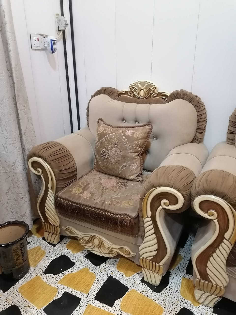 تخم اخو الجديد للبيع السعر مناسب مستعجل على بيعته العنوان حله ورديه خارج مقابيل العلوه مخضر رقم ***********
