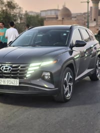عندي توكسان موديل ٢٢ السيارة حادثها خفيف خلفي بالصندوق فول مواصفات ساي...