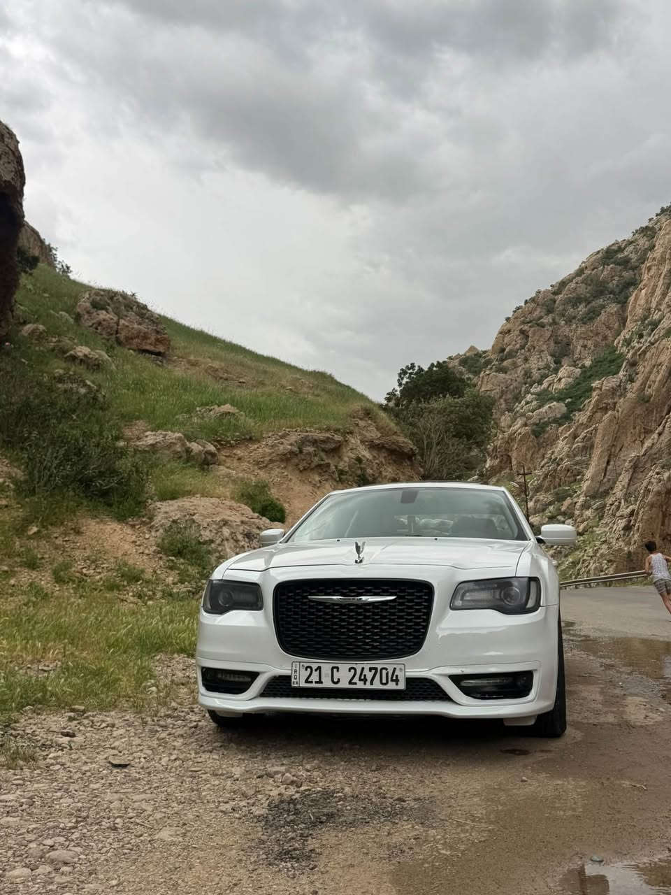 اوباما 2015
السياره نضيفه حيل
بيها بوند مبدل بدون دواخل وبيها شبر كارت جاملغ وره 
محرك شرط
كير شرط
اكسل شرط
صدر نص عمر
اطارات فوك النص 
سنويه بسمي وجديده 
 السياره ماشيه 210 الف ميل 
الشراي يتصل 
***********
