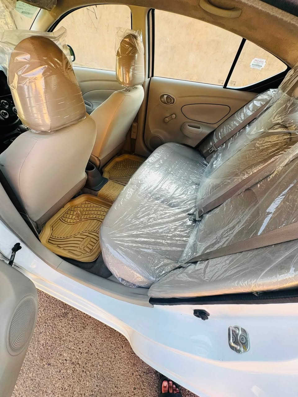 نيسان سني هندي بليته زرقاء موديل 24 ضمان السور بعدهه بل ضمان السياره كفاله عامه من صبغ والبارد و التبديل 
سعر 118 
الاستفسار : ***********
مكاني الزعفرانيه اربع شوارع

