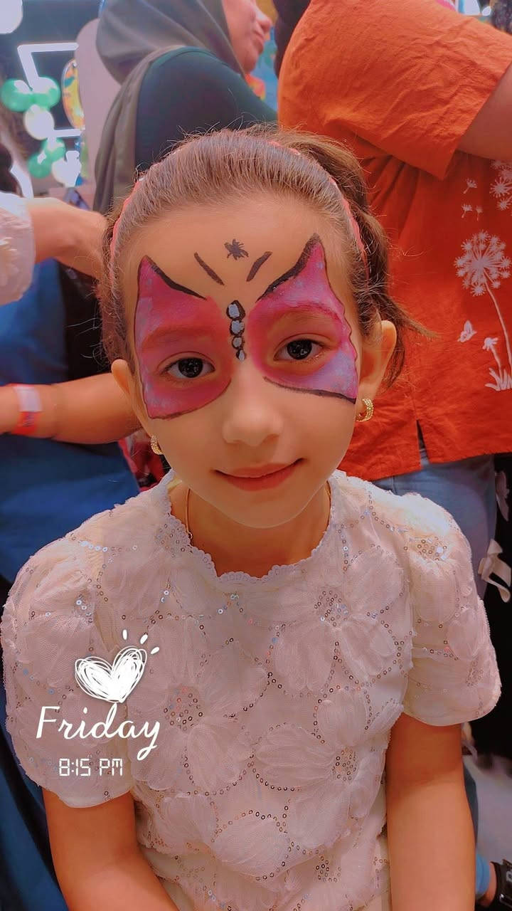 الرسامة سارة لجميع المناسبات واعياد الميلاد للحجز الاتصال ***********للحجز وبسعر مناسب اتمنى دعمكم بتعليق باب رزقي
