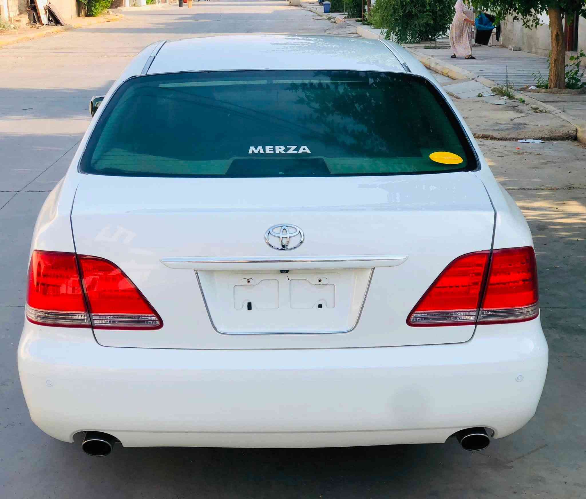 شاهینە بڕاوە ٢٠٠٥ ناوزەرد حاسە تازە داخڵ١٨٢ بێدوکەڵ
کامل کامل مەسروف سارد گەرم برێک بەستراوە 
پاتری لۆک چوار تایەی لۆک ویل نەوتی 
٣ دوگمەی ناوزەرد 
سەقفی شوشەی خاڵی نیە 
کامل حەمامم کردوە 
سەقف شەنسی کۆسەرە داعم لێدراو کەڤەر بەشەرت 
دەعامیشی بۆیاخی نیە 
لە سەیدسادقە 
***********
