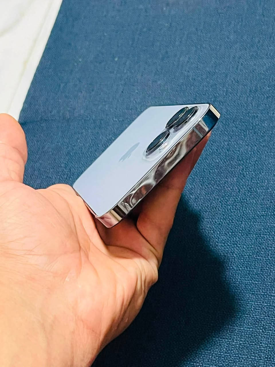🔥 للبيع  آيفون 13 برو ماكس بحالة ممتازة جداً! 🔥
 الموديل: iPhone 13 Pro Max
 الذاكرة: 256 جيجابايت
 اللون: أزرق سييرا (Sierra Blue) الأنيق
 المنطقة (Sales Area): أمريكي 🇺🇸
 صحة البطارية: 79% (أصلية، أداء ممتاز وتكفي اليوم بكل راحته)
 تقييم الفحص (3uTools): 97 (الجهاز نضيف وكلشي أصلي وخالي من أي عيوب أو تبديلات)
✨ مواصفات إضافية:
 الجهاز نظيف جداً من الخارج كما موضح بالصور (بدون خدوش أو طكتات تذكر).
 الشاشة والكاميرات والقطع الداخلية بحالة الوكالة 100%.
💰 السعر: 725 ألف (قابل للتفاوض بشيء معقول)
📍 المكان: ديالى / ( بلدروز )
📞 للتواصل والاستفسار: ( *********** أو مراسلة الخاص)
