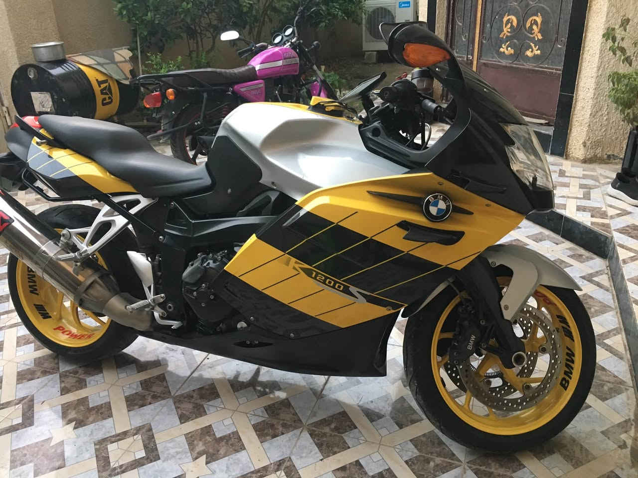السلام عليكم ورحمه الله وبركاته
للبيع  دراجه نوع BMW  موديل 2006 بلاديه عالشركه محرك k1200sصاروخ وتسارع مرعب  وارد ياباني 3 انظمه قياده رقم وسنويه باسمي تحويل مباشر للاستفسار اكثر اتصال فقط ***********
