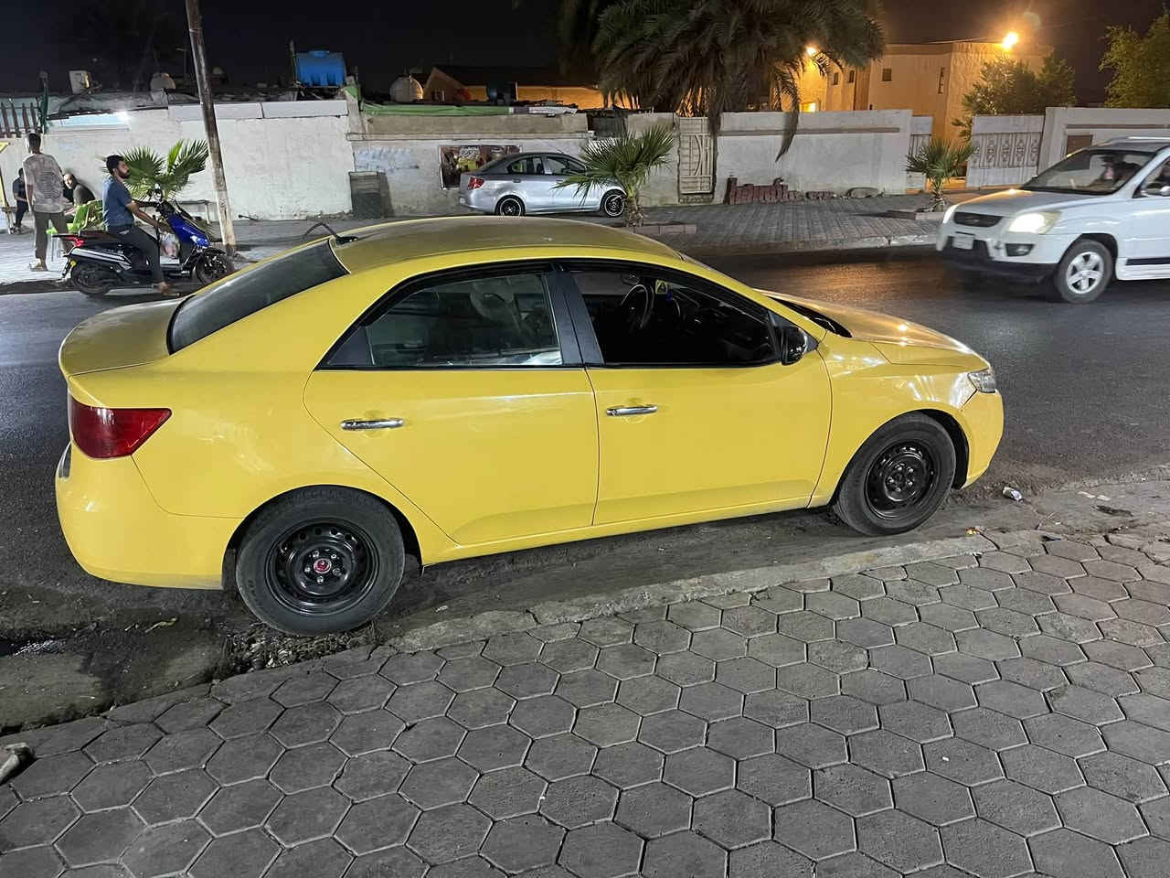 ٢٠١٢مكينه ٢٠٠٠ جديده للبيع ***********
