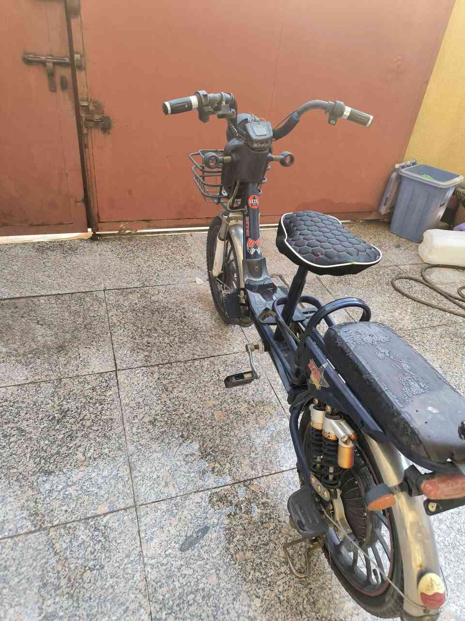 السلام عليكم
للبيع بايسكل شحن( بدون بطاريات) بايسكل يحتاج ترتيبات بسيطه موديل 2022 السعر 200 وبي مجال مكاني كربلاء سيف سعد *********** واتساب
