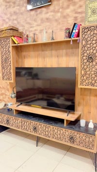 مكتبه تلفاز • تسع ٥٠بوصه • قابل تفاوض