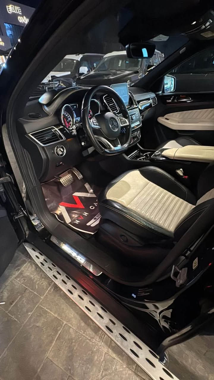مرسيدس   GLE 43 AMG 2018
🔹 الموديل: 2018
🔹 المحرك: 6 سلندر 3.0L  (BITurbo) – أداء عالي
🔹 ناقل الحركة: أوتوماتيكي AMG SPEEDSHIFT 9 سرعات
🔹 نظام الدفع: 4MATIC+ دفع رباعي متطور
🔹 اللون الداخلي: شامواه + جلد + كاربون فايبر فاخر
🔹 الضمان: وكالة BCM - ضمان خليجي
🔹 رقم السيارة: اربيل
تحويل مباشر
✅ الممشى 80 الف 
✅ تصميم رياضي فاخر مع شبك AMG الأمامي المميز
✅ابواب ذكي وشفط مع القفل التحكمي
✅ إضاءة LED أمامية وخلفية متكيفة مع إضاءة محيطية داخلية
✅ فتحة سقف بانورامية مزدوجة
✅ نظام تعليق هوائي (جكات) لتوفير راحة مطلقة أثناء القيادة
✅ رادارات متكاملة (أمامي + خلفي + جانبي) + نظام قيادة شبه ذاتية
✅ شاشات ديجيتال متكاملة مع نظام MBUX الذكي
✅ نظام ملاحة متطور + دعم أبل كاربلاي وأندرويد أوتو
✅ كراسي جلد مع تدفئة، ، وتدليك (مساج) بتحكم كهربائي كامل
✅ نظام صوتي Burmester فاخر ثلاثي الأبعاد
✅ كاميرات 360° مع حساسات أمامية وخلفية مع حلقة دائرية متكامله حول السيارة
✅ مثبت سرعة متكيف مع نظام الفرملة التلقائية
✅ جنوط AMG رياضية مقاس 22 إنش
✨ سيارة SUV رياضية، فاخرة، وجديدة جداً!

العنوان بغداد الوزيرية 

للاستفسار 
***********
