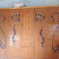 غرفه للبيع • ميز تواليت
