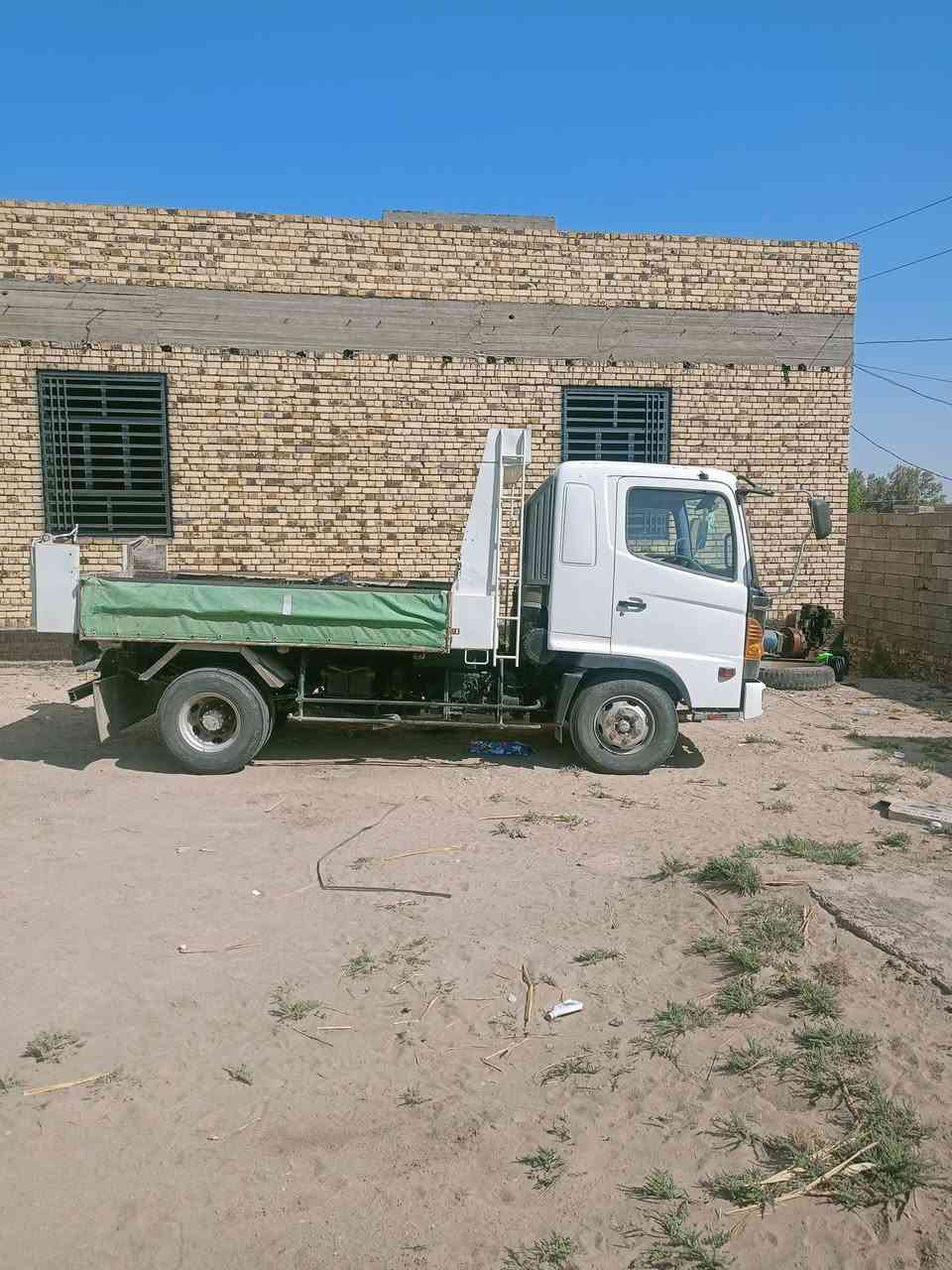 هينو قلاب موديل 2007 معلايه 21 مكمل  المعامله 
محرك انجكتر 5 سلندر سياره جديده بمعنى الكلمه  رقم بصره ***********
