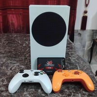 Xbox series s 500GB كارتون وملحقات كاملة  جويستك أصلي جويستك كيم سير ه...
