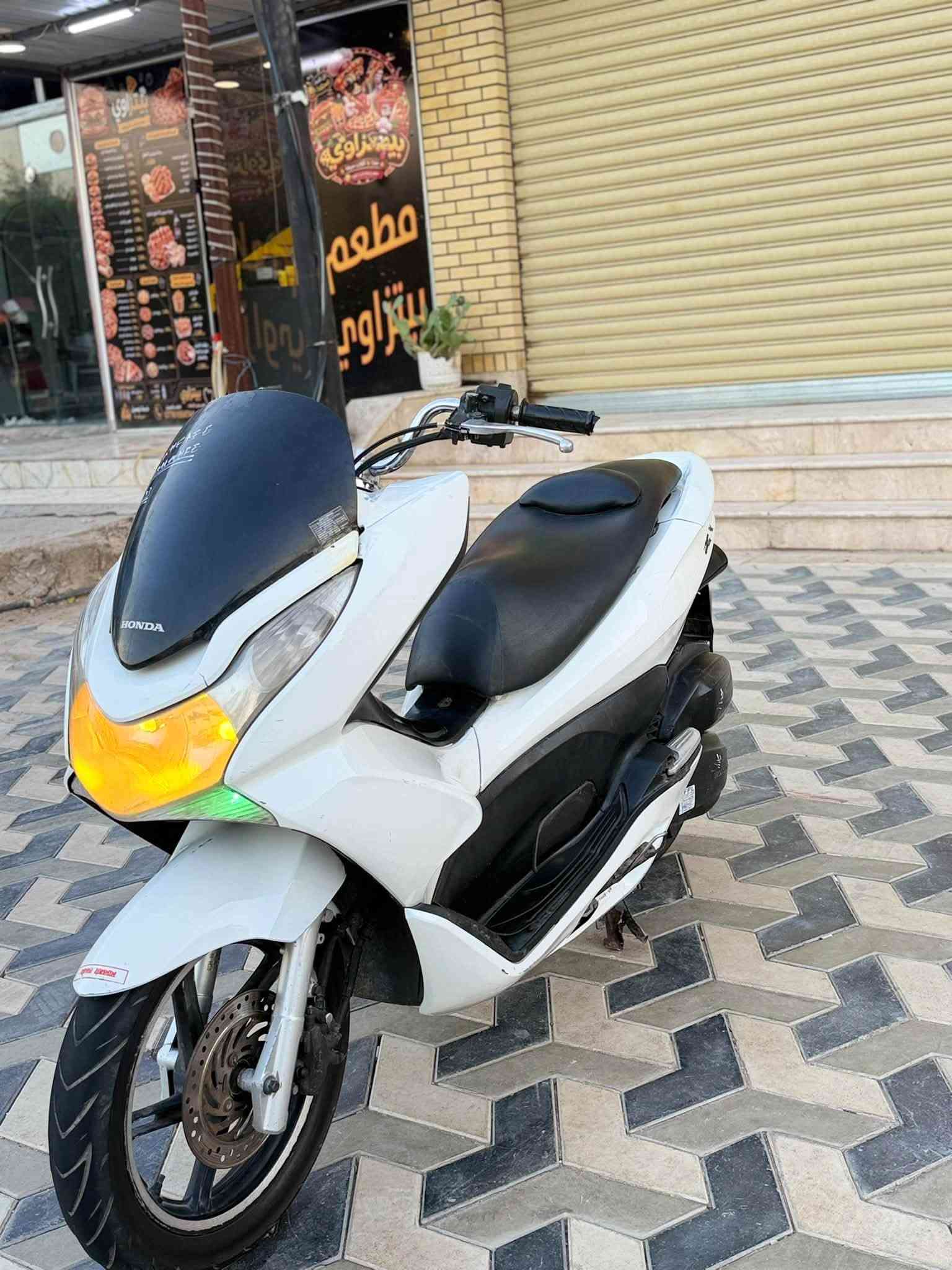 سلام عليكم دراجه pcx  جيل لأول ياباني   نوزل خطين ستان كهربائي حساس ازدحام  شلعه معدل خير من الله دراجه  جديده مال رمبه  المكينه 150  السعر مليون 300  وبيه مجال  مكان بغداد رقم ***********
