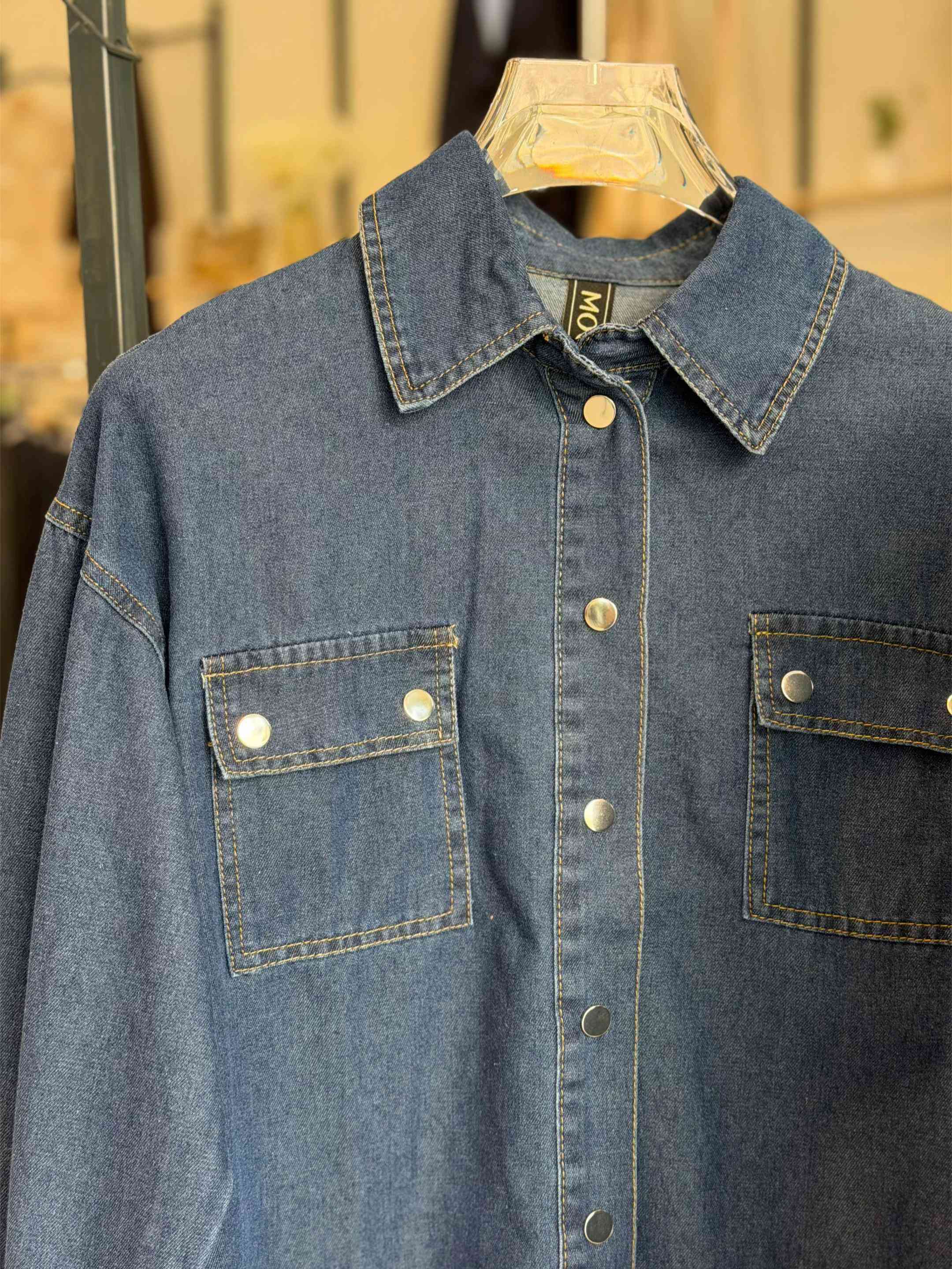 قميص جينز بسعر 16,000 فقط ❤️‍🔥 قياسات : M,L,XL  السعر : 16,000 فقط  خامة جينز ثقيلة 🧵 #مجمع_كوين_فرع_الموصل 📩 راسلونا للطلب والاستفسار  العنوان : الموصل - حي النجار - مقابل تودي مون هاتف 📞 : *********** 🚚 خدمة توصيل متوفرة لكل العراق
