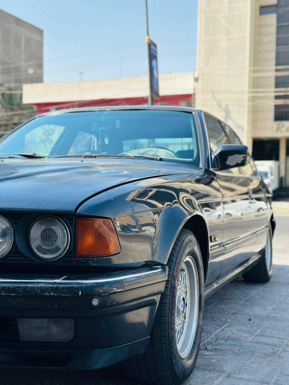 بي ام دبليو 1992
فول مواصفات 
بجم عريض 
مكينه كير صدر امامي خلفي جديد منضومة تبريد جديده تخم تايم جديد غرفة جديدة السيارة جاهزة انكل سلف ترايك للبصرة وين متروح جاهزة الف دينار مذب عليهة السعر 63  وهذا رقمي واتساب *********** تحياتي للجميع
