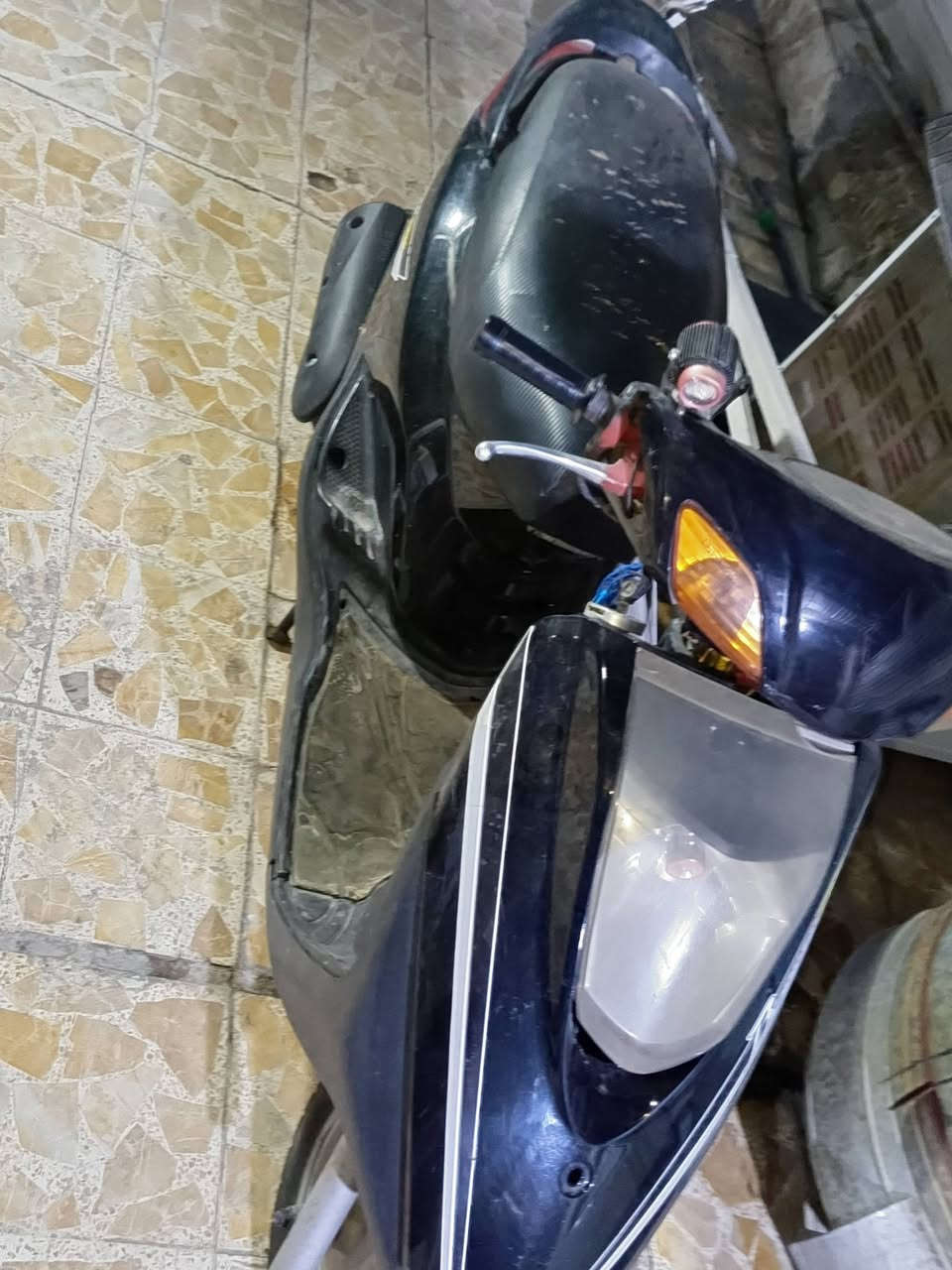 دراجه بريز للبيع العنوان بغداد مدينت الصدر شغاله بيه نقوصات بس بيعه كوم حديد ***********
