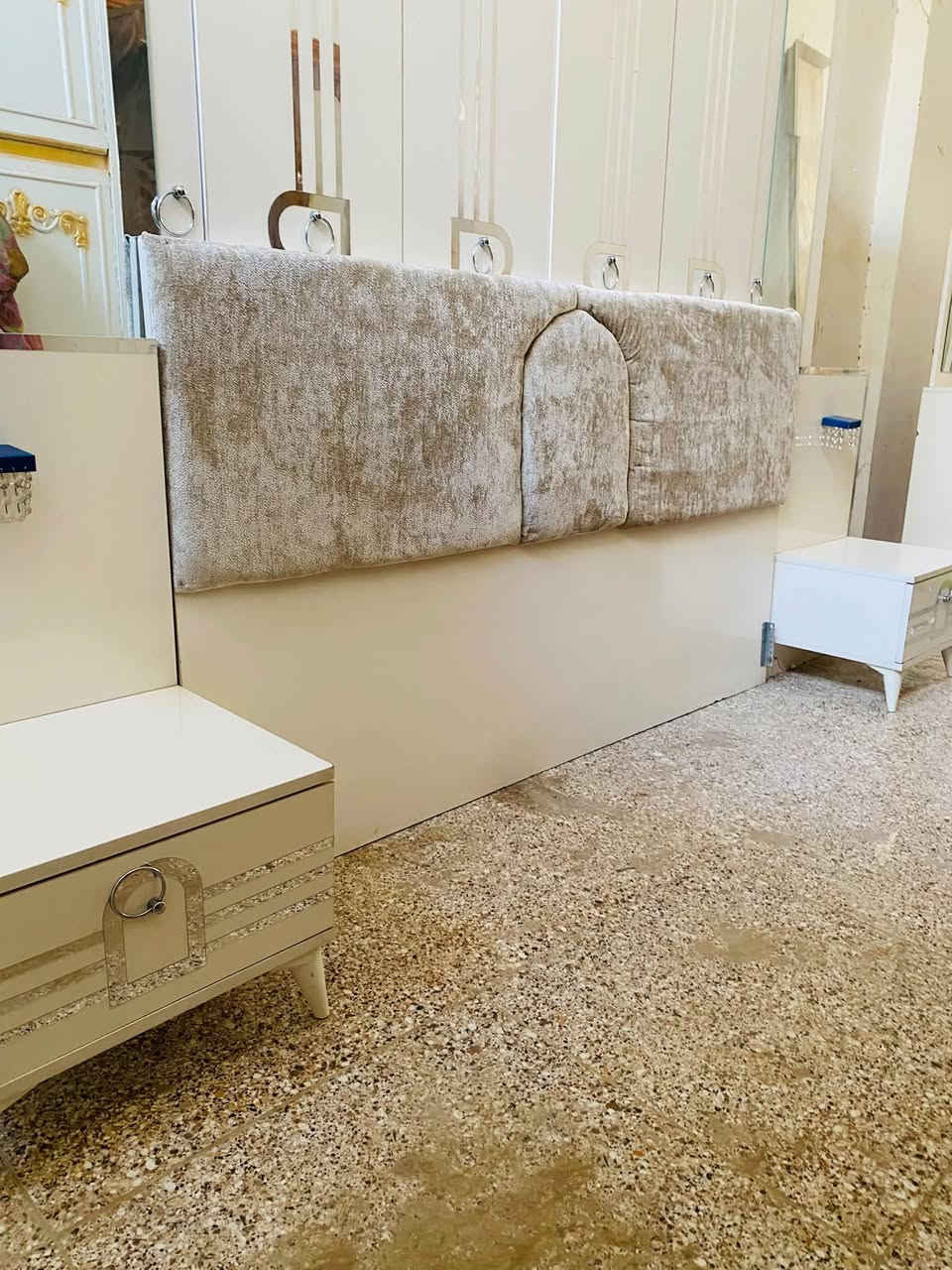 السلام عليكم غرفة تركي 5قطع اخو الجديد بسعر 375الف وبيها مجال بسيط عنوان بعقوبة كاطون شارع ابو رباح مزاد ضي القمر استفسار خاص او الرقم ***********

