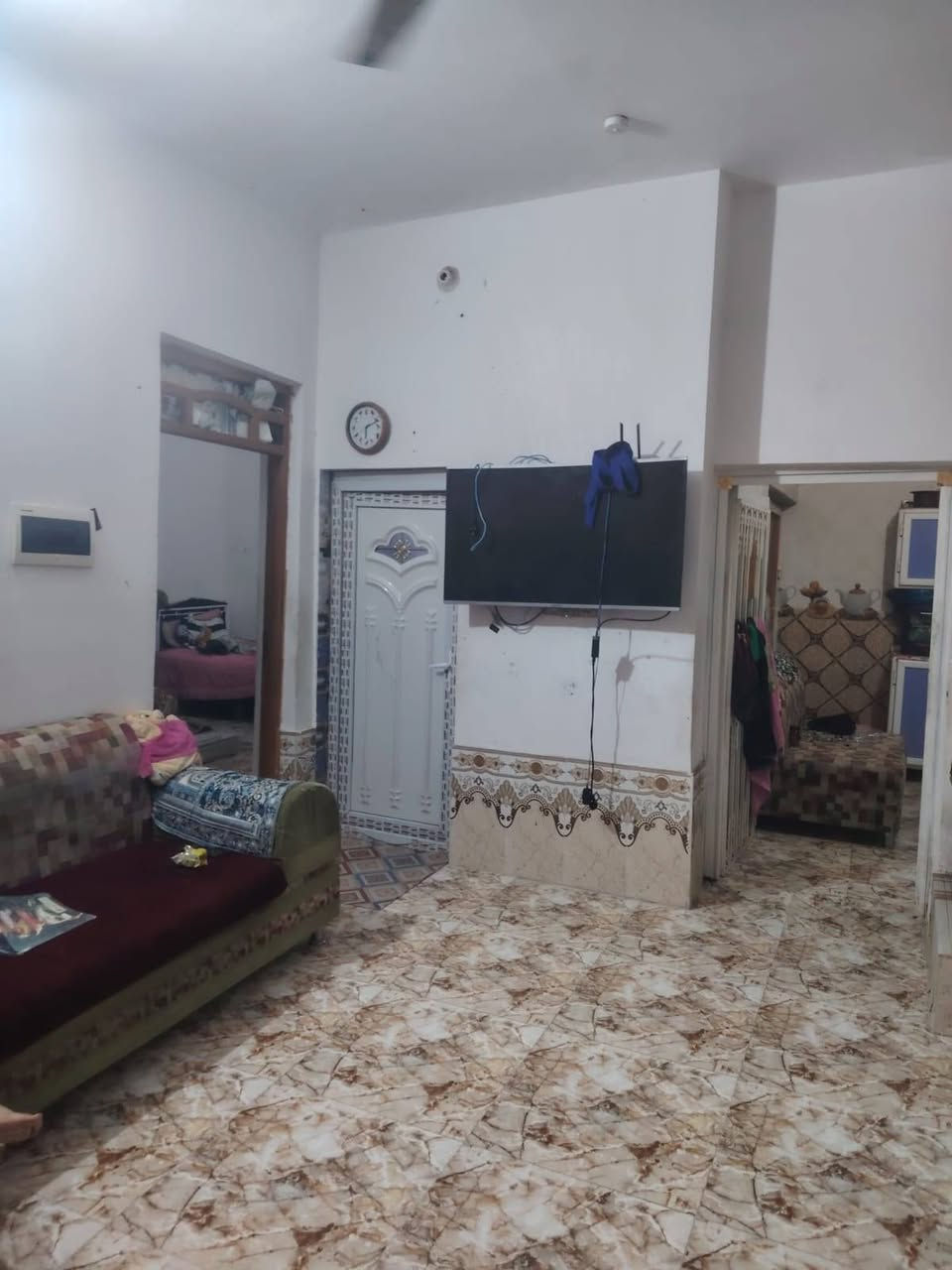 بيت 100متر خلفي بناء حديث عكاده.  التضحية شارع العيادة فرع أسواق فدك  قرب 5 مدارس   سعر  75 وبي مجال.  ***********
