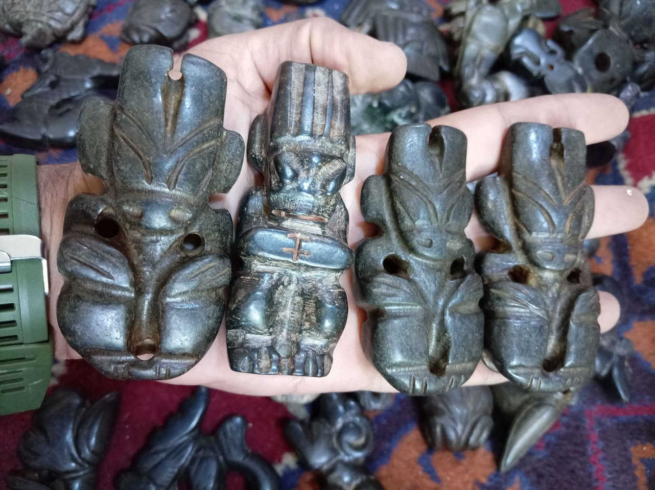 من التحف النادرة والمميزة منحوتات من حجر عباس اباد الي ع باب الله سعر الجملة ٣٠الف للقطعة للتواصل واتساب *********** بغداد, العراق
