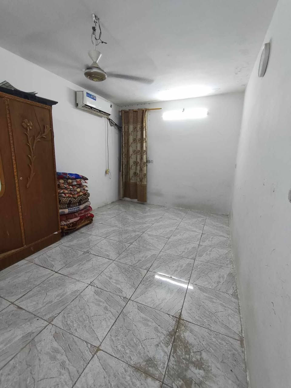 بيت للبيع حريه ثالثه أول تقاطع مال عباده الشعبية يم صيدلية الغفاري مساحته 66 متر طابقين خلفي عكاده نضيف
