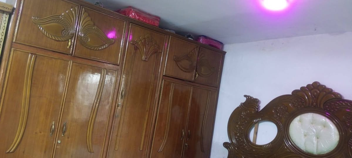 غرفة نوم السعر ٤٠٠ الف 
كنتور ٥ بوب الأضرار امبينة داخل الصورة 
العنوان بغداد جسر ديالى القديم 
*********** واتساب
