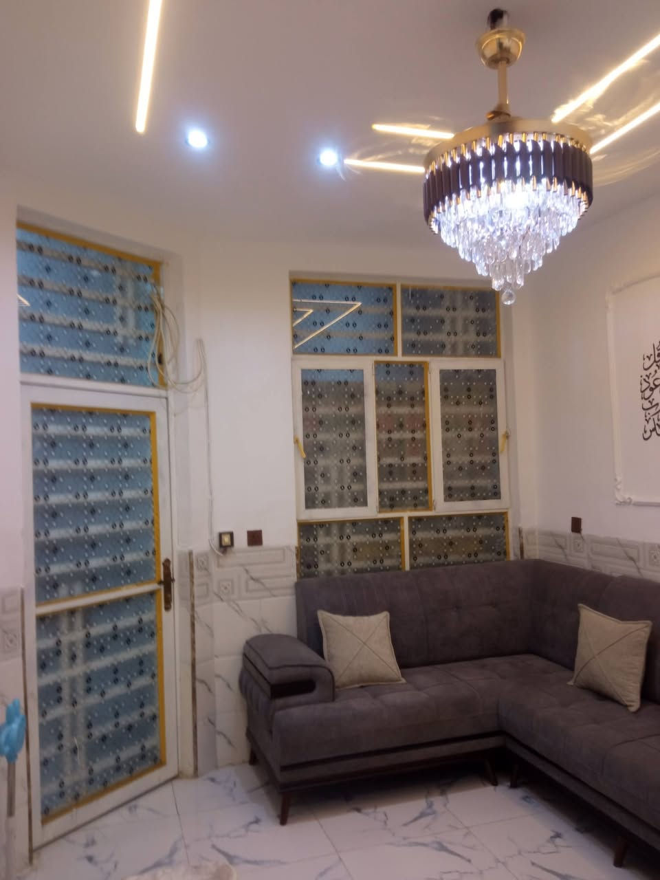 السلام عليكم بيت للبيع موقع محيزم شارع 100 مقابل الصعده مال الرواىي يم الاستداره فرع محطت الغسل لوبكس مساحه البيت 100 متر واجه 5 نزال 20 طابو زراعي سند 25 بيت جديد طابقين بي 3 غرف نوم خدمات كامله بيت كلش حلو 
وسعره مناسب جدا جدا     

الاستفسار.   ***********.

