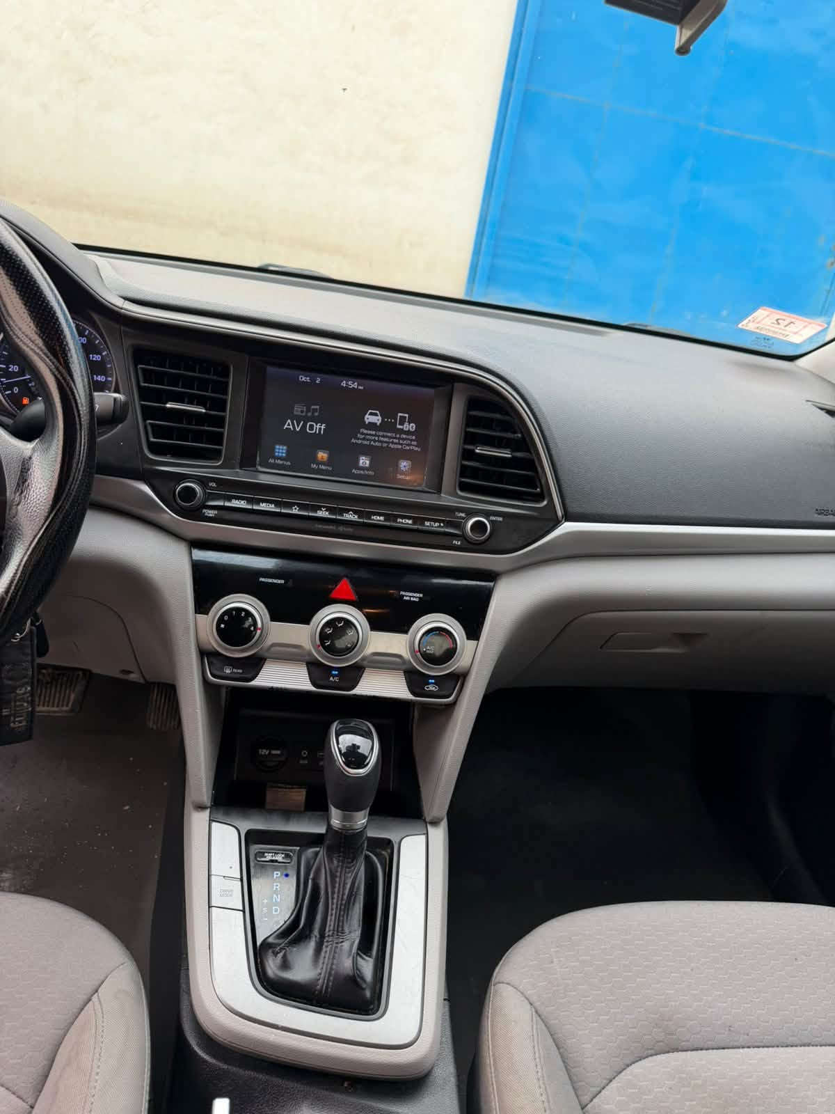 السلام عليكم
لبيع لانتره وارد امريكي موديل ٢٠١٩
رقم اربيل 
موصفات 
شاشه كبيره
فول تحكم ستيرن
رادار امامي
لايت زنون 
داخل لونين
ويل كب كروم 
محرك ٢٠٠٠ دوش 💪🏽💪🏽💪🏽
كير At المرغوب
ماشيه ٨٨ الف
حادث السياره صبغ بنيد فقط
كير محرك بلاديات
مكانهه بغداد حي الجامعه 
السعر ١١٨$
هاتف ***********
