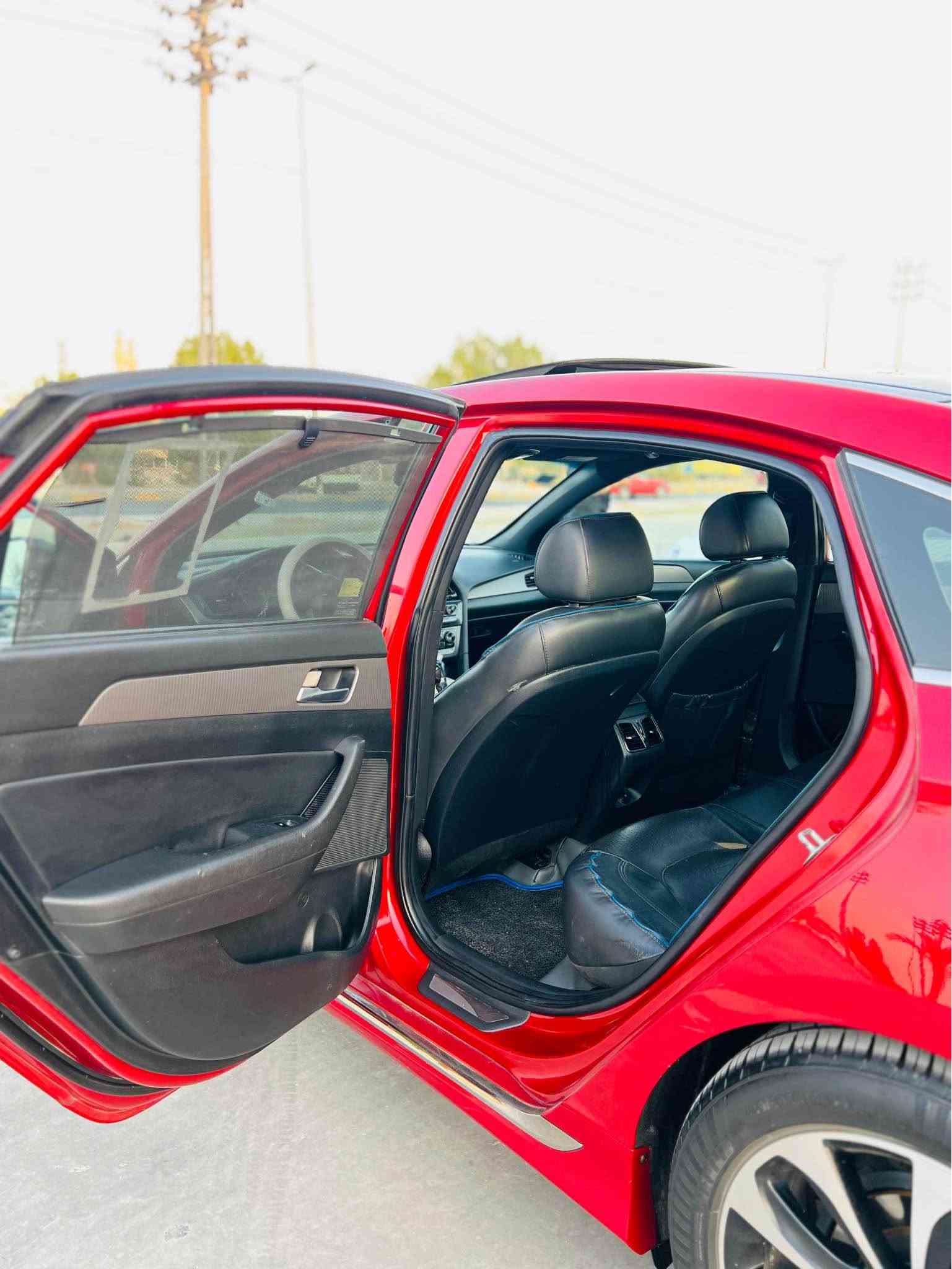 سوناتا 2018 Hyundai Sonata, Limited
السيارة limited يعني أعلى فئة بالسوناتا
💠 
وارد امريكي 

💠حادثها :جاملغ و بنيد باقي كفاله 
يرباك دركه 

🔷مواصفات مفولة: ✅
1رادار امامي. رادار خلفي. رادار جانبي
2حساس امامي خلفي 
3)تحديد مسار 
4)بصمه أبواب 
5)بنرواما 
6)جنطه ذكيه
7)تبريد بيانو +تبريد خلفي 
8)بردات خلفيه بلاد 
9)داخل جلد اسود 
10)ذاكره كشن +كشنات كهرباء اثنين 
11)كشن تدفئه + تبريد 
12)ستيرن تدفئه حرف D+شفتات 
13)اتتو هولد 
14)سايد بريك بصمه 
15)شاحن واير ليس 
16)2000تيربو 
17)انضمه قياده sport.,normal,eco 
18)يدات نيكل
🔸
🔸سياره نظيفة 
💠(للعلم السيارة مبرجة على استقبال البانزين العادي بدون اي دوانز) 💠
مكان سياره :النجف الاشرف
للاستفسار الاتصال
*********** النجف, العراق
