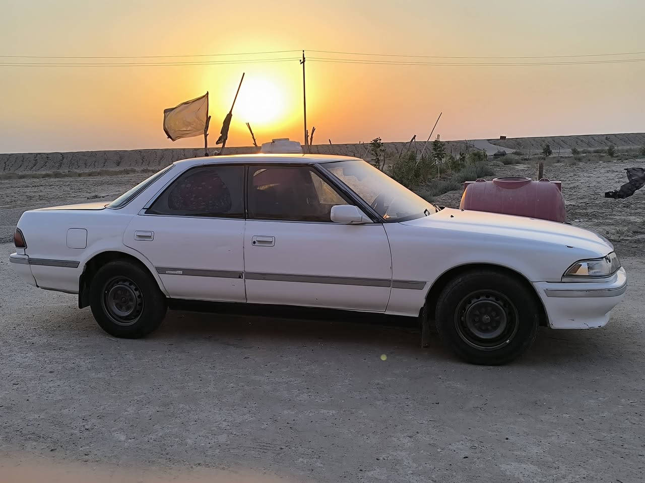 مارك تو مسطره 1991 
سياره تحويل ثاني يوم 
محرك ونجي جيد وكير جديد 
1 تبريد شغال 🥶
2 دوشكه ارضيه جديده مع عزل 
3 شاشه جديد مع دمام صوته كلش حلوه 
4 طخم تاير جديد 
5 جنطه السياره مدوشمه بل كامل 
السياره توني مسويه وجاهزه للاخير 
سعر السياره 45 بيه مجال 
متواجد وتساب ***********
