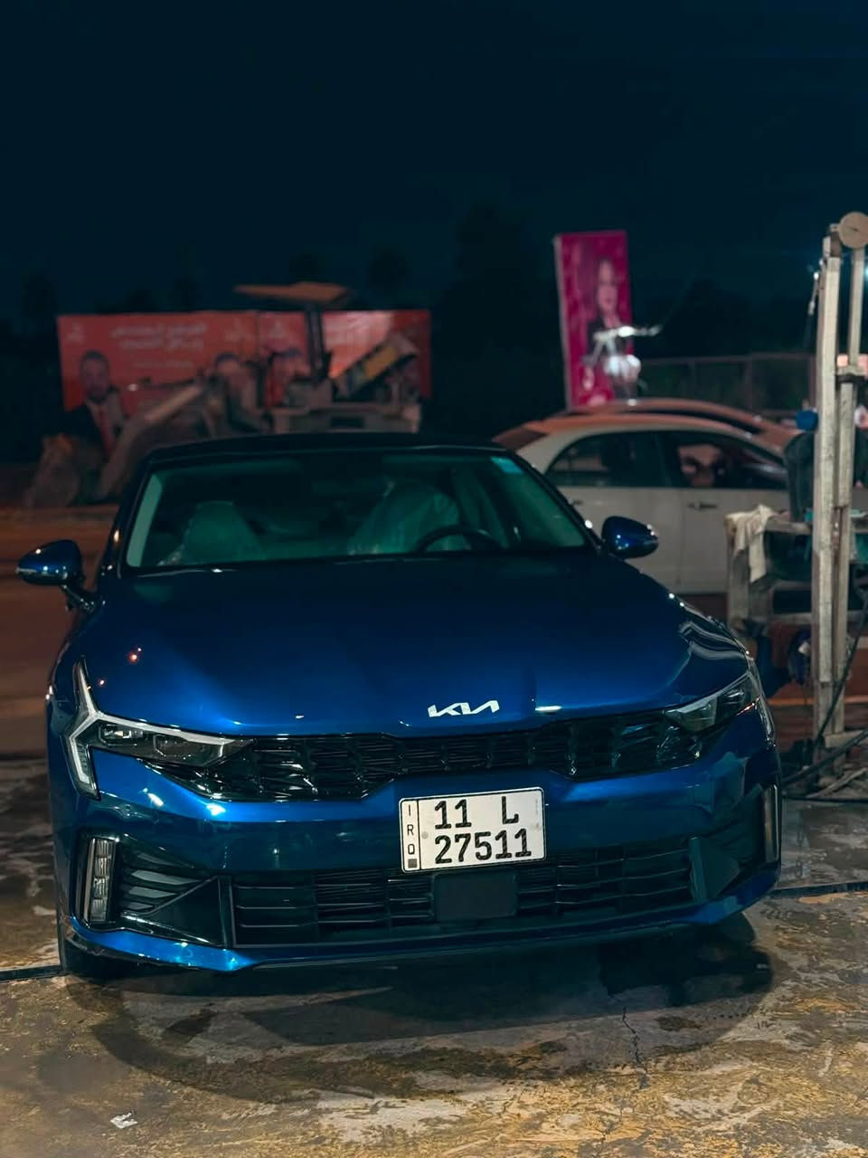 السلام عليكم
K5 2024 
مكينة 2500 كير 8 نمر 
فول مواصفات عدا تبريد الكشنات 
حساسات امامي خلفي 
كامرة خلفية ٣ وضعيات 
٤ وضعيات قيادة
خزن كشنات 
نظام حسابات يعني كل حساب اله وضعيه الكشن والمرايات والتبريد تتغير حسب الحساب 
المري تنزل ويه الR 
بانوراما 
وبعد هوايه مواصفات 
السيارة خليجيه مكفوله من الصبغ بيها فقط بارد وpdr 
السيارة مغلفة ppf يم NVN 
الجام مغلف عازل حراري 
الارضيات مغلفة جلد 
والكشنات مغلفه جلد 
السيارة ماشيه ٥٥ الف كيلو قابل للزيادة
السعر 22,500$ وبيها مجال بسيط
مكاني بغداد
***********
