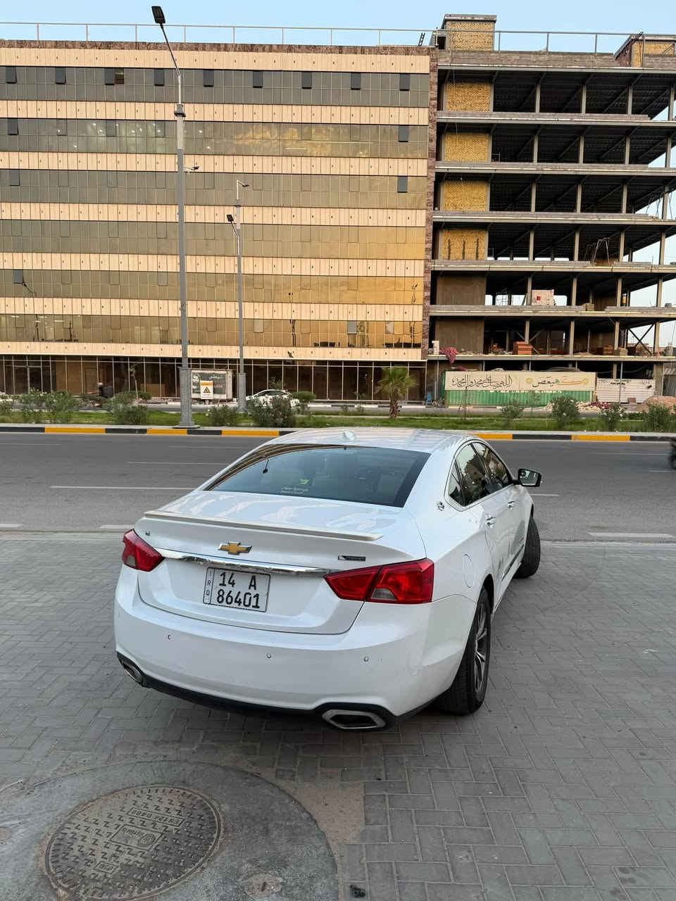 السلام عليكم 
امبالا ٢٠١٨ بريمير 
٦ سلندر 
للون صدفي فول موصفات ما عده الفتحه 
ماشيه ١٢٠ كيلو متر 
وارد امريكي جاملق وباب السايق وبالعراق صار بيه الجاملق الامامي الثاني 
سياره مكينه كير كفاله السياره جاهزه للاخير 
سعر ١٠٥ رقم بصره 
***********
