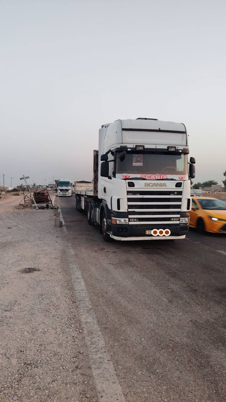 سلام عليكم سكانيه للبيع موديل2001 اربع محاور سنويه 2030
سنكل امامي 
رتايدر تبريد
السعر 280 وبيه مجال
الاتواصل علـّۓ  الرقم 
***********
المكان: صلاح الدين طوز خرماتو
