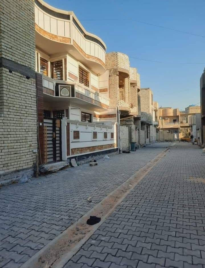 من رخصة الادمن هيكل للبيع زراعي شاكر العاني قرار محكمة وسند بي مساحه هيكل ٩٠ واجهة ٧ نزال ١٣ يحتوي على استقبال ٤في٦ غرفة ٤في ٤ مطبخ ٣ في ٧ منور وصحيات وطرمة ٢م الطابق الثاني نفس البناء طابق الأول نقص صب السقف ماي كهرباء مجاري كامل ***********
