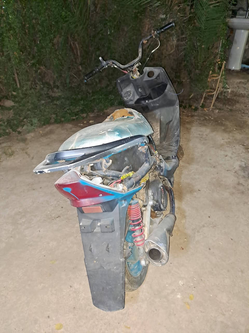 السلام عليكم ثعلب شوفت عينك بل صور صلنصه فول طلقات وماشتها بيها عواج شغاله عرضها ب250بيها مجال بسيط مكاني بغداد غزاليه ***********
