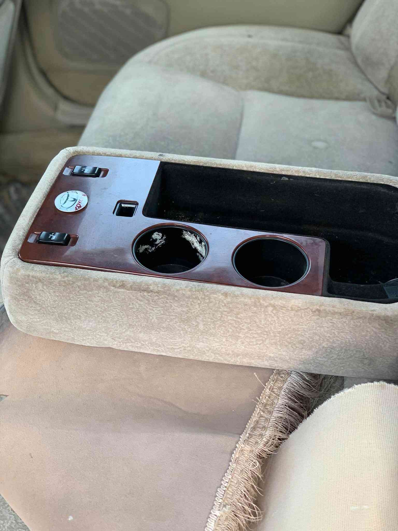 🚗✨

🚙 سەرەتا بەناوی خوای گەورە
مەلیکە بڕاوە بڕاوە - D4 گەورە

✅ بێ دەعم
✅ بێ لێدراو - کەڤەر و شاسی بە شەرت
✅ کۆدی هەیە - 4 دوگمە
✅ پێش و دوا کریستاڵ
✅ ناو زەرد
✅ بۆ 250 مەسروف مەگەرێ

💰 نرخ: 34$ مەجالی برایانە

📞 ***********
📍 پیشانگای گەڵا
