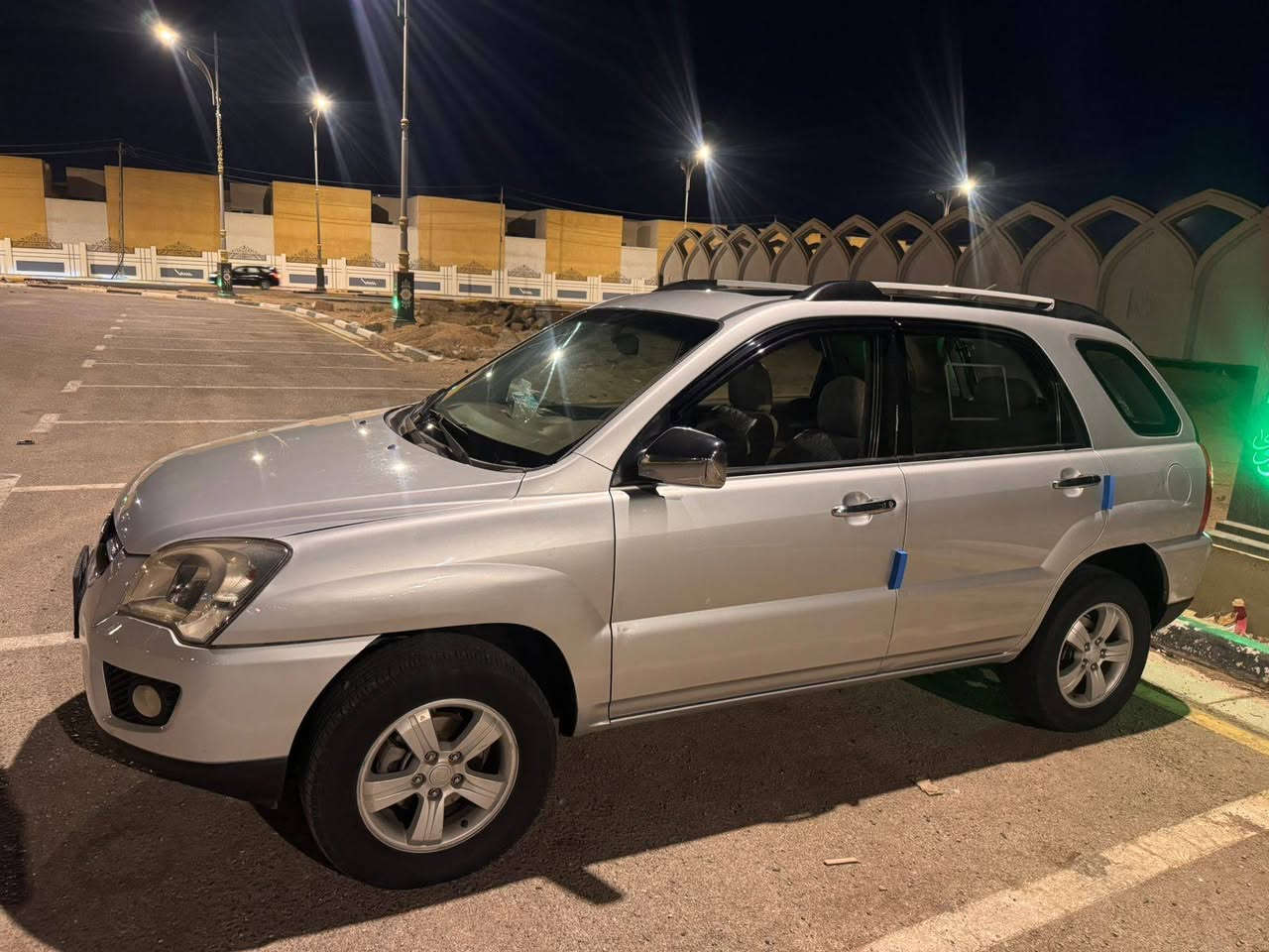 السلام عليكم سبورتج للبيع ٢٠٠٩ خليجي بيها قطعتين رش كلير بدون دواخل كير محرك مكفول رقم بغداد مكان السياره كربلاء المقدسه السعر ٩٨وبيها مجال ***********
