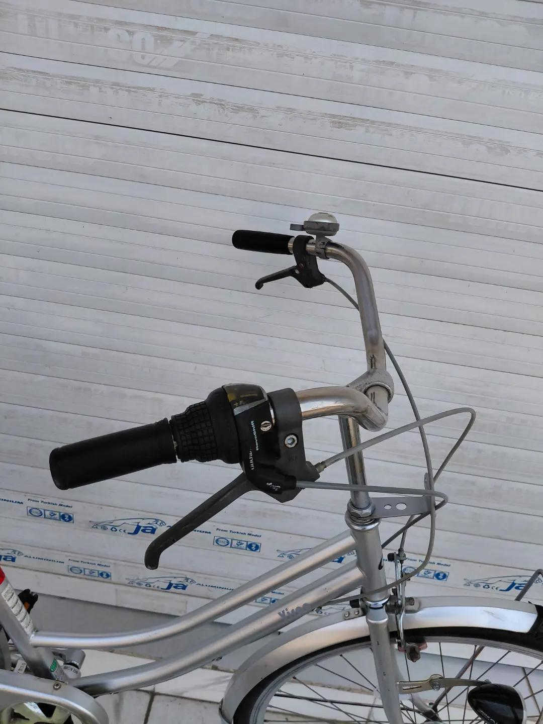 حجم 27 تايرات ربل ويالة طبقتين 6  سرعات SHIMANO ويل امامي ماكنيت LED السعر 150  الف     ✈يوجد توصيل لجميع المحافضات ✈ كركوك مدخل سايدين حي الاسرى والمفقودين  معرض ابو شيفان ( *********** )
