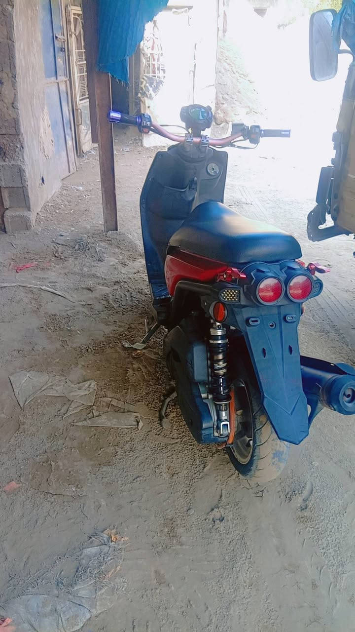 سلام عليكم سكنس جبلي لون احمر دراجه نظيفه ومنزلها رمبه قبل شهرين دراجه بسمي مكينه مامفتوحه بلاديه ويل وتأير رياضي سعرها مليون و٤٠٠ وبيها مجال العنوان بغداد البياع الشرطه الخامسه ***********
