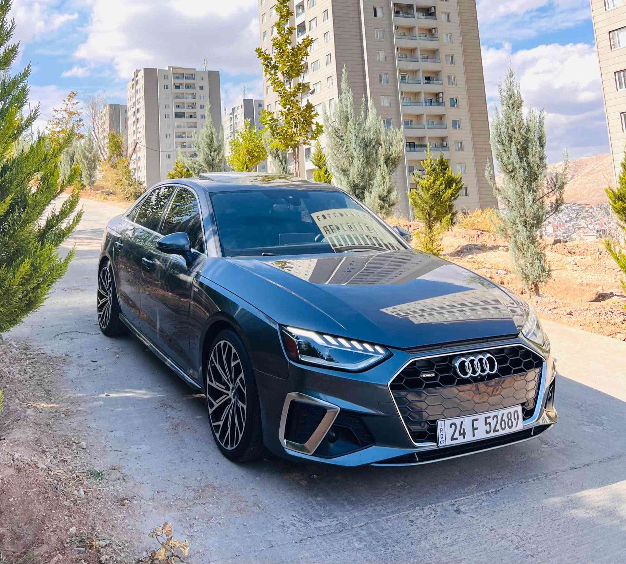 Audi A4 2023 Sline Quattro mild hybrid 
 محرك ٢٠ توربو صندوق و نص بابين كارت و تعديل بدون دواخل .بجم كبس،و خلفي كبس ،ارباك بس دكمة طاگ،٤٢٠٠٠ مايل ماشية،مواصفات فول فول،  موجود بدهوك *********** سعر 188$ رقم و سنوي جديد خمس كاميرا و رادار امامي و خلفي و جانبي بصمة و سلايت و شحن وايرلس  كوشن جلد و خزن و امامي و خلفي هيتر و ستيرن هيتر وبعد هواية دهوك, العراق
