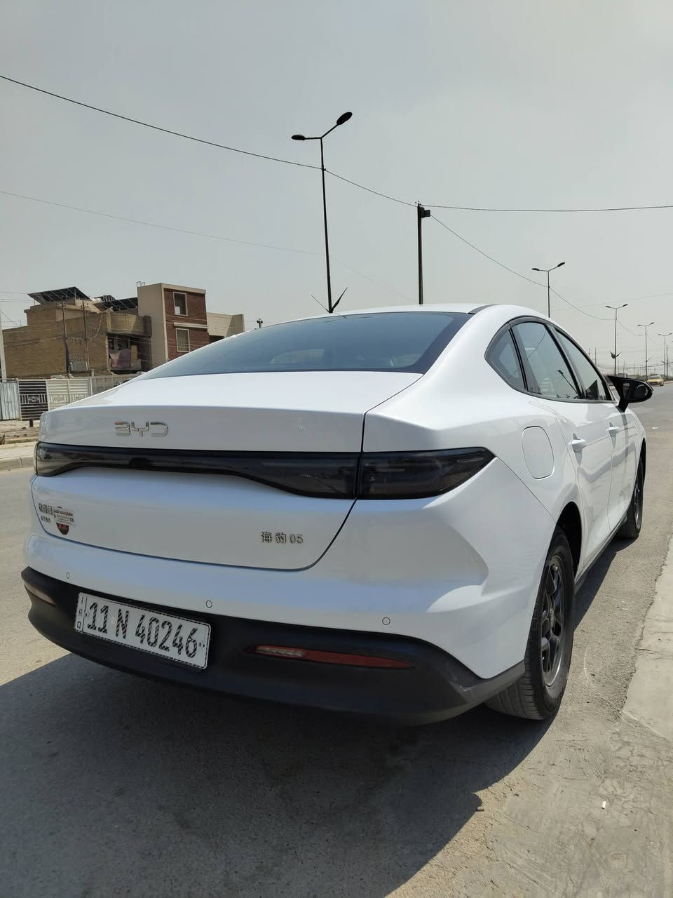 سلام عليكم 
بي واي دي سيل فايف مكفوله كفاله عامه عده رصعه اقل الاصبع بالصندوق السياره جديده 
ماشيه 18 الف الكلي 
مواصفات معروفه 
كشنات جلد 
داخل ابيض
4 وضعيات قياده 
مانع انزلاق
كير كرستال 
لايت led
تبريد قطعتين 
وضايفلها سوادات 
اوتو هولد 
مثبت سرعه 
تحكم كامل بالشاشه ومنزل جميع البرامج 
المكان/بغداد السيديه 
السعر/20300 
***********
