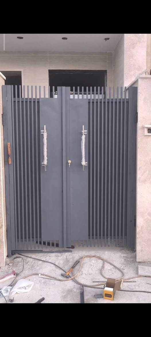 🚪🔥 **بيبان خارجية وقاصّة حديد – قوة وفخامة بتصميم راقي** 🔥🚪

إذا تريد باب يضيف **أمان وشكل مميز** لواجهة بيتك، نوفر لك تفصيل حسب القياس وبموديلات حديثة 👌

🔸 بيبان خارجية حديد
🔸 بيبان قاصّة موديلات عصرية
🔸 نقشات وتصاميم راقية
🔸 شغل حسب القياس والطلب
🔸 تصنيع متين وتشطيب مرتب
🔸 أسعار مناسبة وجودة تضمنلك الرضا ✅

📍 **العنوان:** بغداد – الشعب قرب محكمة الشعب

📞 **اتصال + واتساب:** ***********
📱 **واتساب فقط:** ***********

🔥 **القلعة للحدادة والالمنيوم**
شغلك علينا… والنتيجة تليق ببيتك 🏠✨

#القلعة_للحدادة_والالمنيوم
#بيبان_حديد
#بيبان_خارجية
#باب_قاصة
#ابواب_حديد
#حدادة
#حداد_بغداد
#الشعب
#بغداد
#ابواب_مودرن
#ابواب_بيوت
#ديكورات_حديد
#ابواب_خارجية
