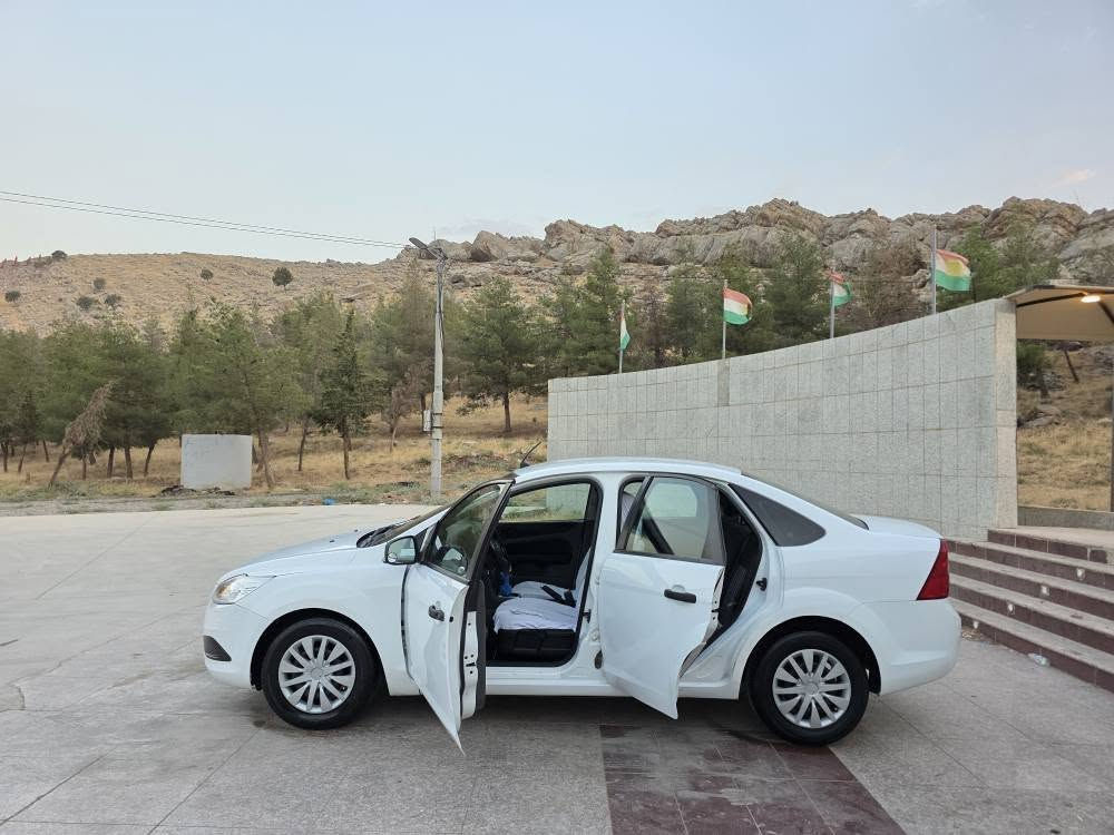 ماشاڵڵەی لێبیت ریک لۆکە 
بەمانای کەلیمە ماڵی دۆستەو نرخیشی زۆر مناسبە بەنزینیش  زۆر کەم دەخوات 
فۆرد فۆکس مۆدیل 2009 رەقەم سلیمانی سەنەوی رەقەمی تازەی تاکو 2030 بەناو خۆمەوەیە فاحسیشی تازەیە 
گێروو مەکینەو کامل تندوو تۆڵیو کامل کارەبایاتی بەشەرتە بورخی لیبانەدراوە هەموو گیانی لەسەر دەقی شەریکە ماوەتەوە تەنیا یەک چەمەلەخی پیشەوەی سبووخە بی ناو  لەگەڵە پەڵەیەکی بن دەرگایەک ماشاڵڵە سەیاڕەکە ریک لۆک ماوەتەوە دوولاڕیک مەسرووفی تیانیە 
سەخفو شانی شوختیکیشی پیو نیە 
تایەو ویلو پاتری لۆکە 
ئایپادە دەبڵ گێرە تۆماتیکو حادیە سویچ کۆنترۆڵا جام کارەبایە هەمووگیانیشی بەشەڕتە 
شوێن رانیە *********** نرخ ک $63 رانية, السليمانية
