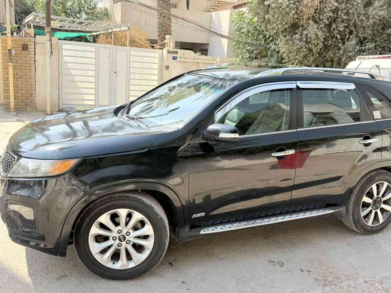 السلام عليكم 
سورنتو 2011 وارد امريكي حادثها جاملغ وبنيد السياره فول مواصفات اعلا فئه SX السياره جاهزه خير من الله رقم بغداد هزه جديده باسمي تحويل ثاني يوم السعر 125 وبيها مجال بسيط 
لتواصل ***********
