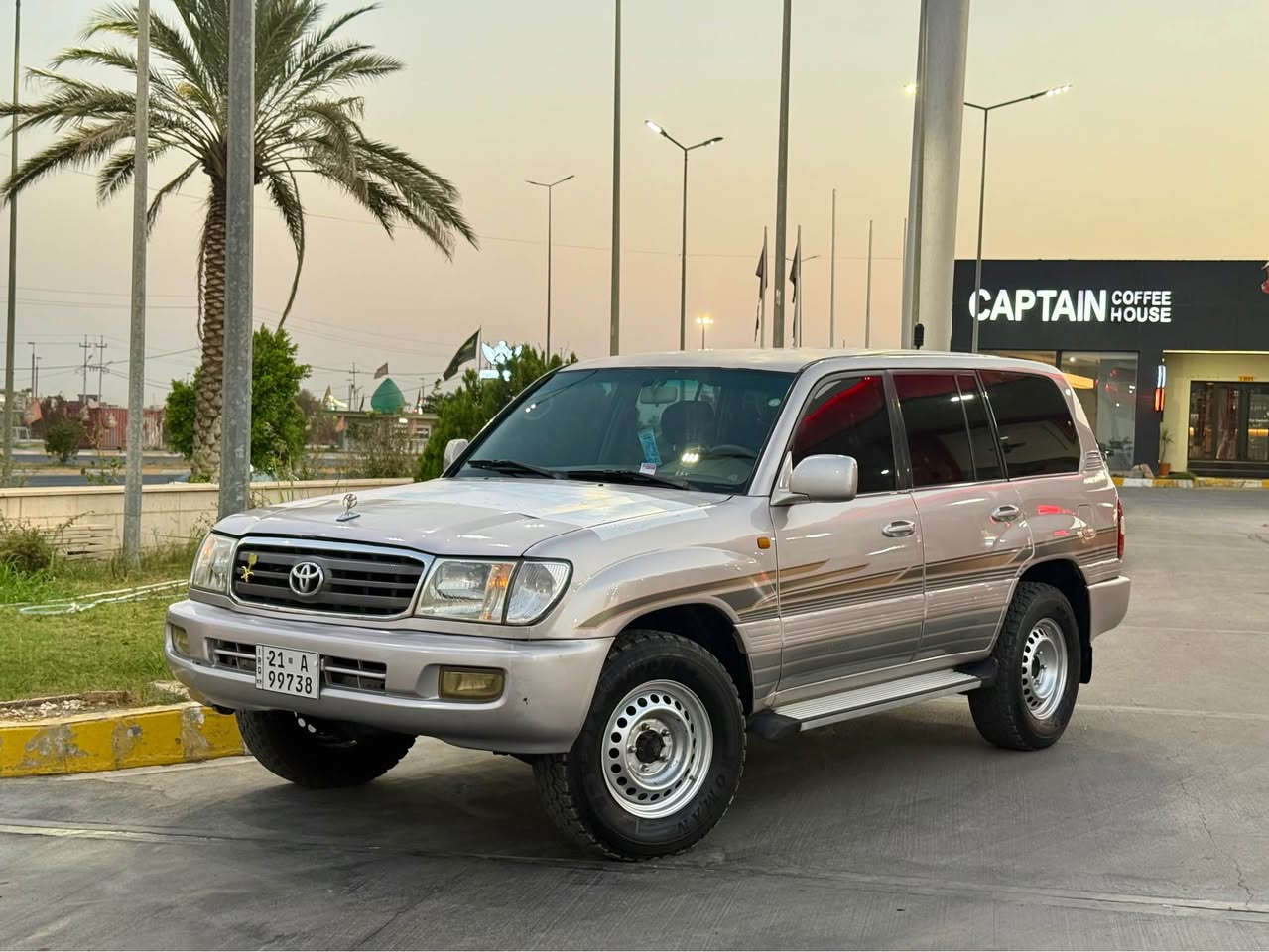 ‎تويوتا  لاندكروز موديل  2002  ( کیر عادي )

‎تحويل اصولي (اصلي )  سنوية رقم كلهم جديد
‎شرط تحويل و وكالة

‎سعرا  125 مجال قليل
‎مكان كركوك داخل المدينة

مواصفات داخل اصفر جامات كهربائي تبريد مركزي ثلاجة 
منضومة غاز ايطالي ٨٠ لتر يعني سيارة بنزين و غاز لايتات زينون مرايات كهربائية شاشة و كاميرة خلفي 
سيارة بي ٣ قطع صبغ و باب كلير بدون دواخل بدون ايرباك بدون تبديل بشرط باقي سيارة كفالة من كلشي
 
‎ محرك  6 سلندر بدون صوت  بدون بخار بدن صرف كلهم

‎كورك  ***********
‎اسيا  *********** كركوك, العراق
