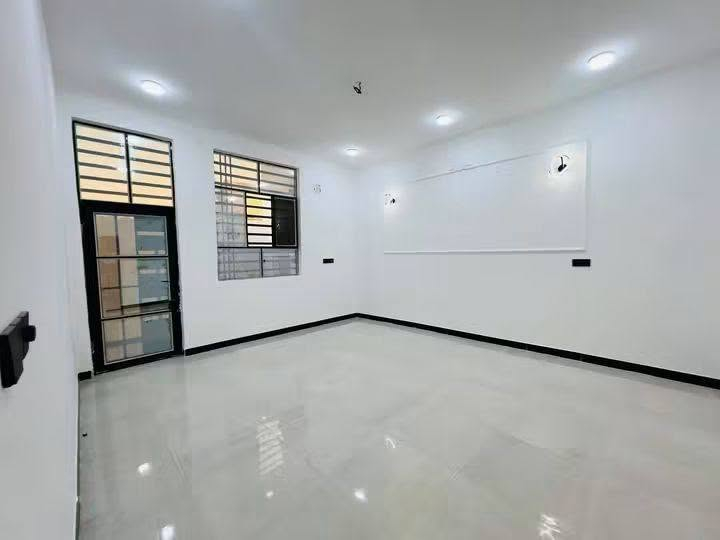 🏡دار للبيع🏡
المساحة: 130 متر مربعه

#بسعره مناسب جدا ٥٥ وبي مجال 
 
✅ #طابو_زراعي_سند_25_أقرار_محكمه

#الموقع: النجف ملحق ميسان شارع الزوار 

 

#مواصفات البناء:   غرفتين نوم / وصاله/  ومطبخ/ واستقبال /  صحيات داخليه وخارجيه 

بناء مرتب (أساس + سقف كونكريت + طابوك)
أرضية بورسلين أبو الـ 60

#الخدمات 
ماء كهرباء مدارس سوق  مولد تبليط بعرض 15 متر 

#للاستفسار والاتصال:
***********
