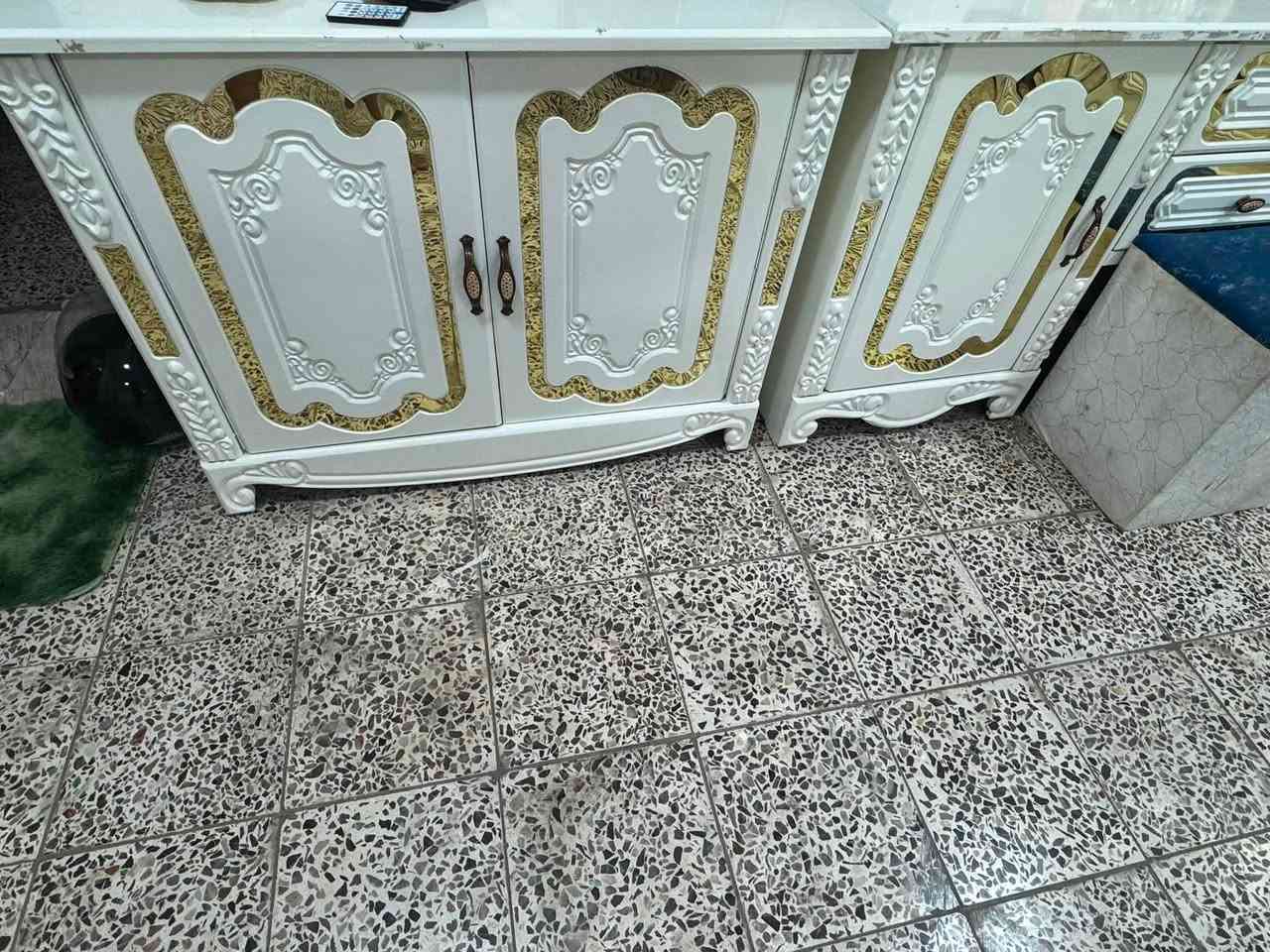 كتنور اللبيع
تصميم عراقي شغل تركي 
11قطعه 
ألون البيض والذهبي 
نضافه 90ب100
مستخدم 5اشهر 
سعره مليون و600بي مجال 
المكان ديالى /جديده الشط
الستفسار علا هاذا الرقم 
***********

