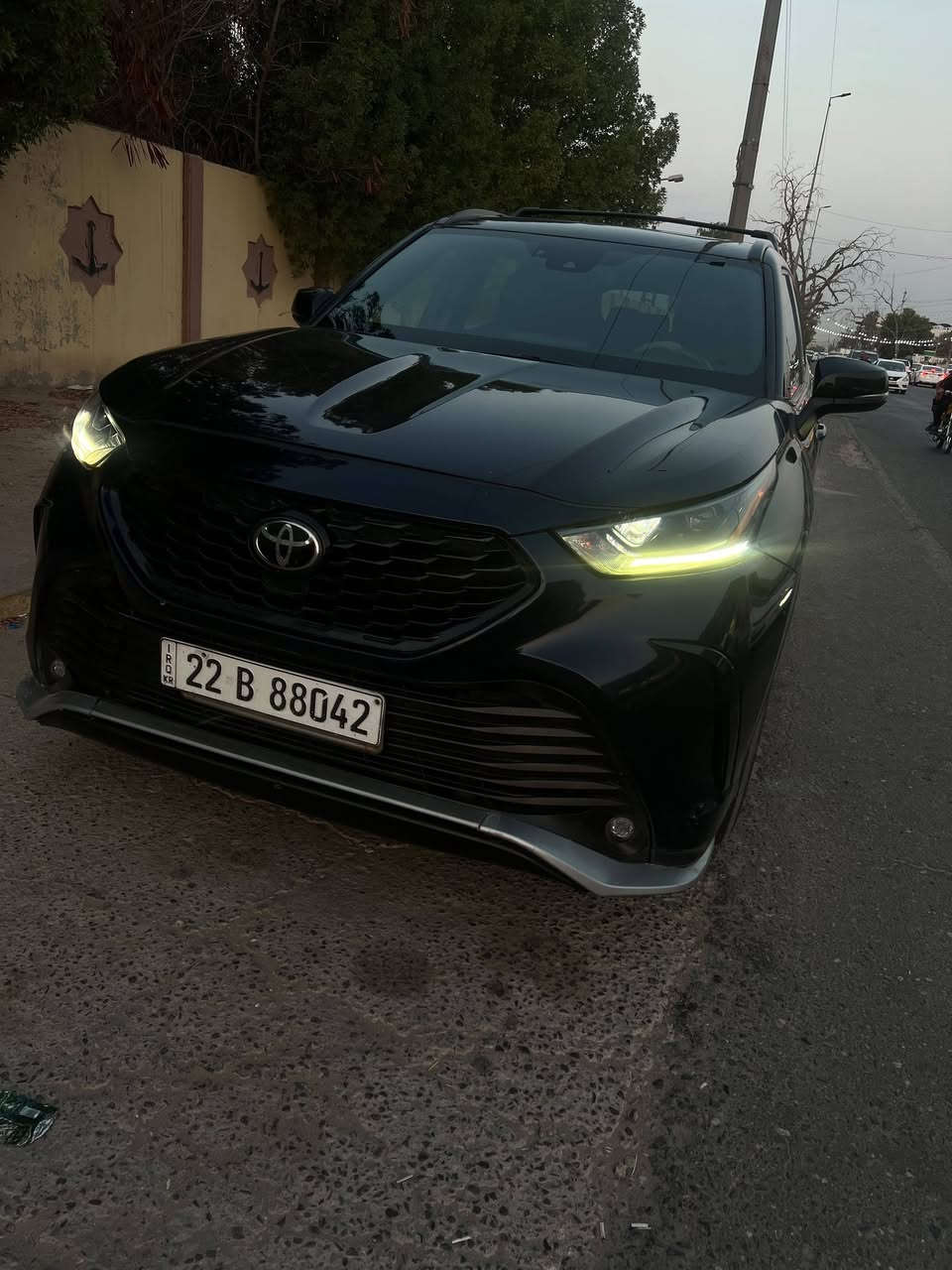 بيع سريع 

هاي 6 سلندر مو 4

تويوتا هايلاندر VIP  XSE-AWD  موديل 2021  ترهم مراوس تاهو او يوكن او جيب 
محرك 6 سلندر بانزين 3500

ماشيه 78 الف

كشنات تدفئة 
ستيرن تدفئة اوتو 
رادار تصادم ومسار 
تحديد سرعة مع الرادار قيادة 
نقاط عمياء بالمرايا 
فتحة سقف 
تحكم جهتين ستيرن 
صندوق كهرباء 
ليد اوتو  معروف ب xse 
التحكم بالأوضاع جنل ثلاثه طكات( طبيعي للطرق  ،رمال وحصى، ثلج )
انضمة قيادة ايكو ونورمال وسبورت
اوتو هولد 
سايد بريك بصمة 
تخم تاير بلادي جديد 
شحن وايرلس 
دبل كزوز رياضي يجي ب xse

حادثه جاملغ وصار بيه حادث بل عراق نص الجاملغ الخلفي وتبدل الباب ونصبغ 

السياره مغلفه ppf

مكان السياره البصره 

الاستفسار ***********
 
سعر. 270 وبيه مجال
